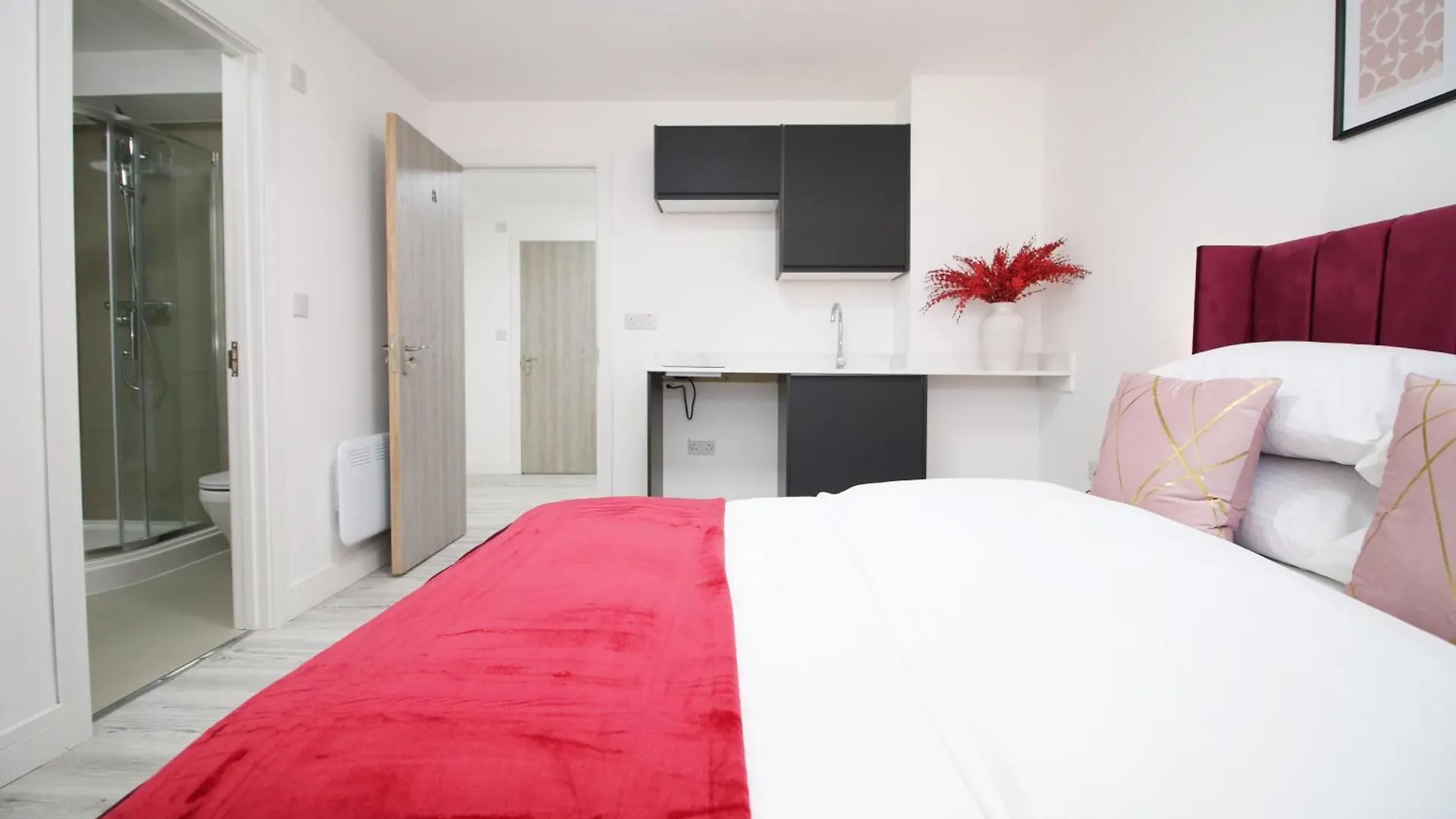 New Cardiff Bloc Exclusive Apartments By Prime Stays - Shops And Parking - Great For Groups And Families