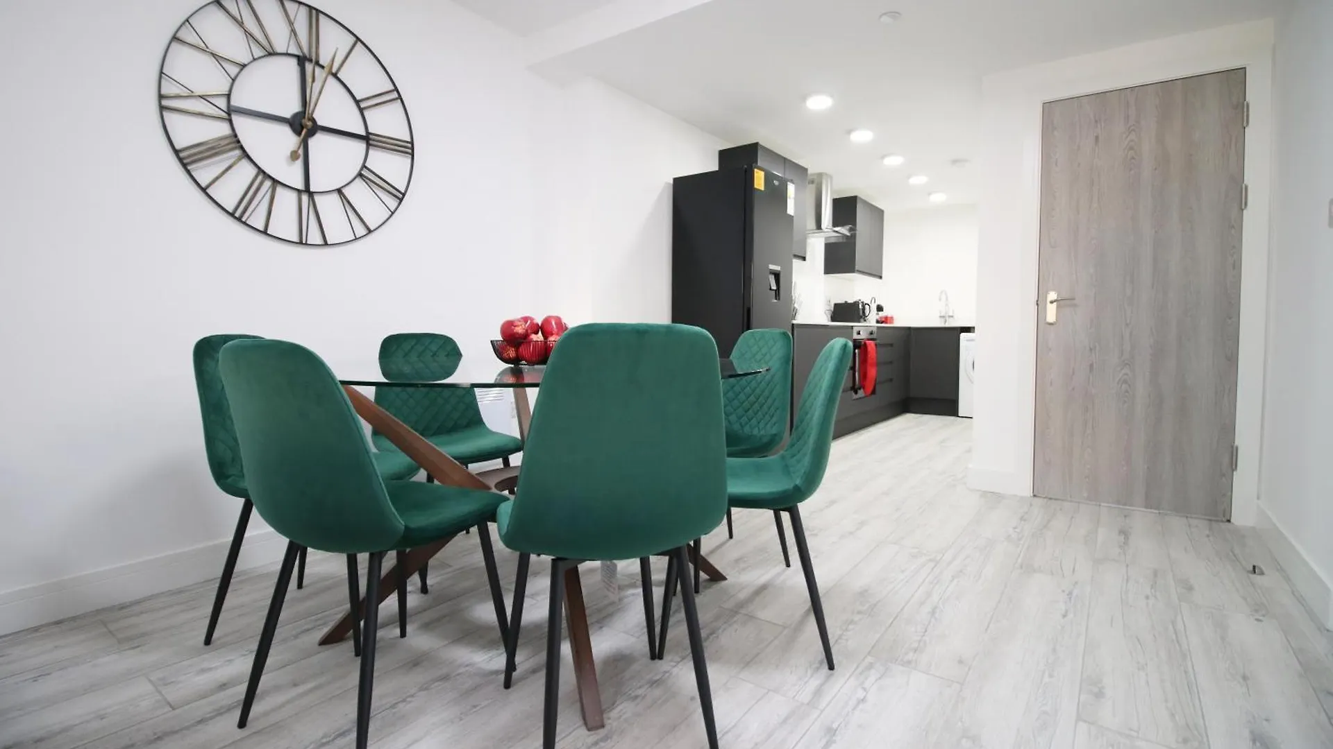 New Cardiff Bloc Exclusive Apartments By Prime Stays - Shops And Parking - Great For Groups And Families